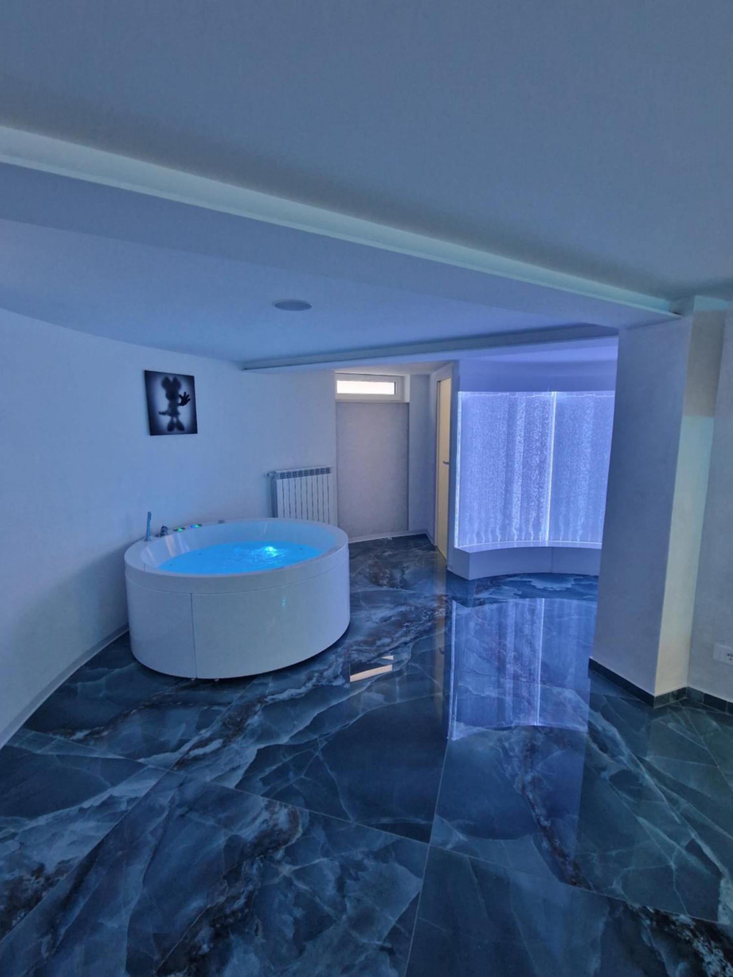 The Igloo Milano Villa Bagian luar foto